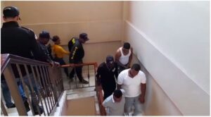 Dictan prisión preventiva y garantía económica a acusados de homicidio en Barahona