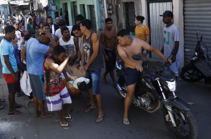 Al menos 18 muertos en una operación policial en una favela de Río de Janeiro