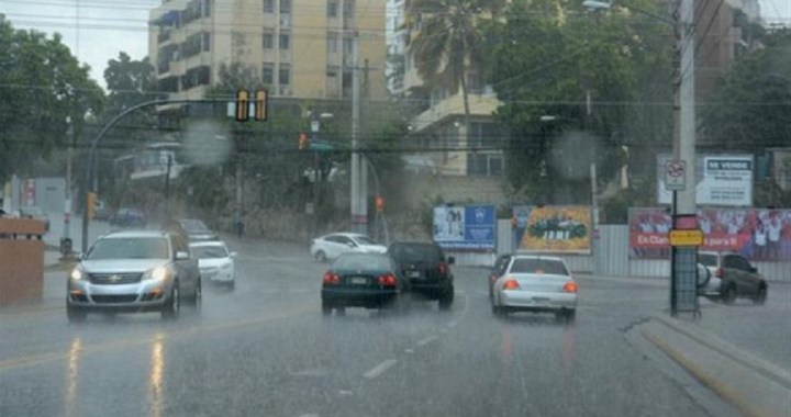 Vaguada seguirá provocando lluvias este lunes
