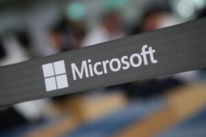 Microsoft logra un beneficio histórico de 72,700 millones, impulsado por la nube
