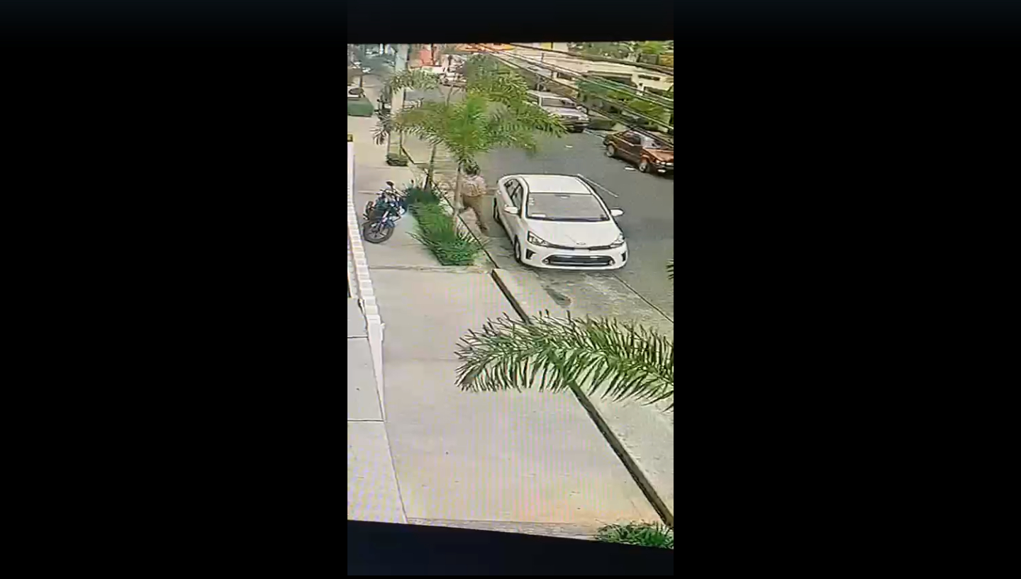 Ladrones en Evaristo Morales rompen los vidrios de vehículos estacionados
