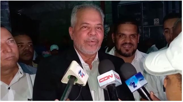 Rafael Salazar juramenta en el PRM a cientos de caficultores y agricultores en San Cristóbal