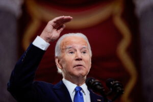 Biden critica la actitud de Trump durante asalto al Capitolio