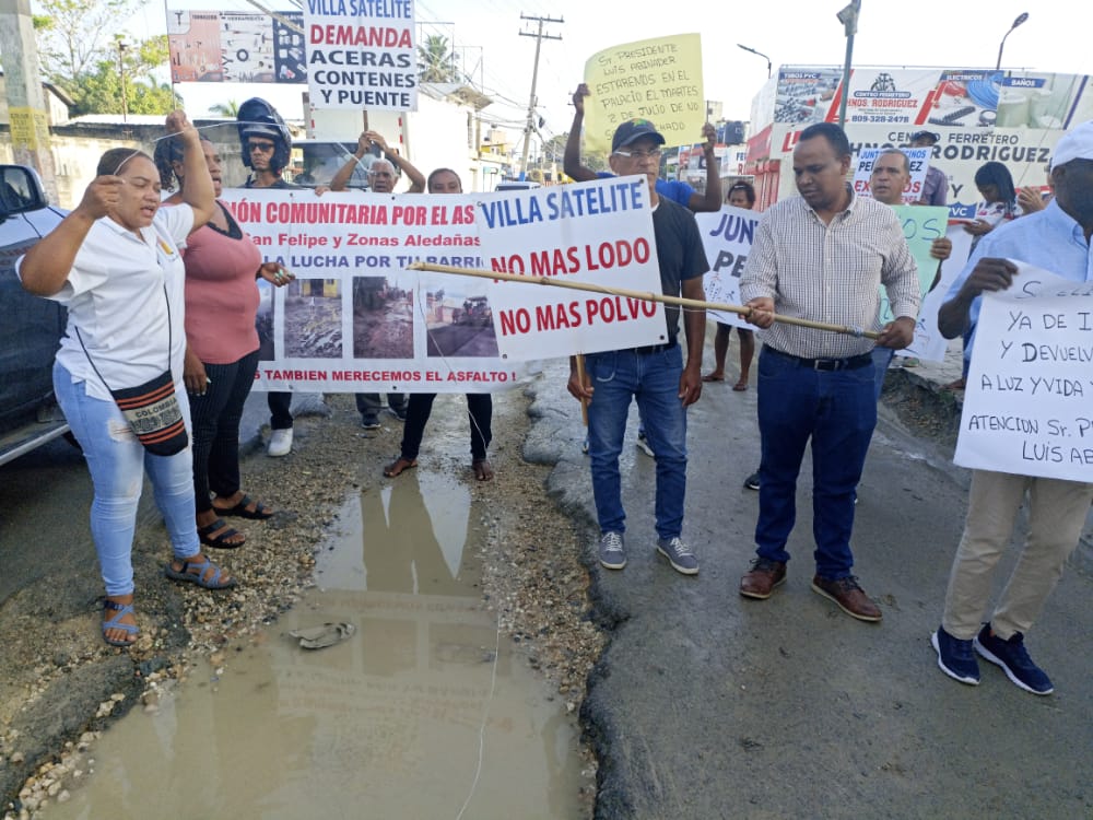 Paralización en San Felipe de Villa Mella convocado por los comunitarios