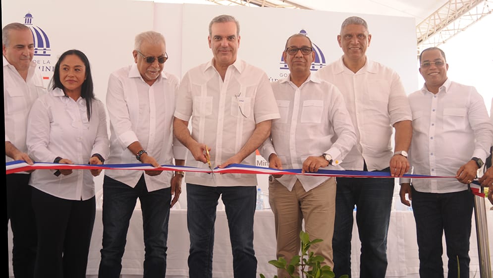 Abinader inaugura carretera en Rio San Juan por RD$303 millones