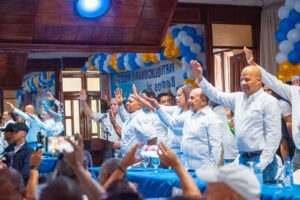 PRM juramenta a varios exalcaldes y más de 400 dirigentes en San Cristóbal