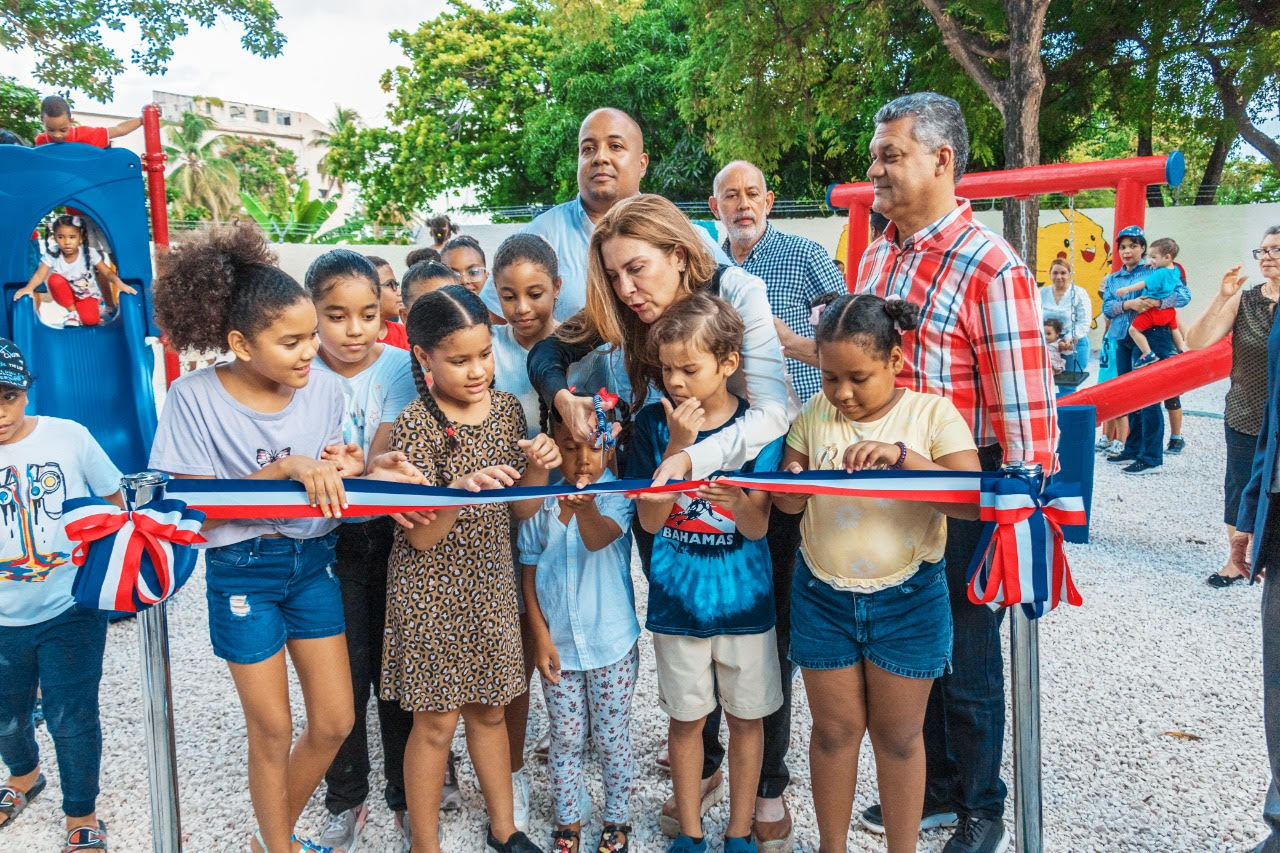 Alcaldesa Carolina Mejía entrega nuevo parque a vecinos de Costa Caribe