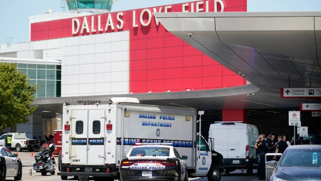 Captan en video a mujer responsable de tiroteo en el aeropuerto de Dallas