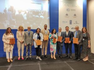 Gobierno premia a empresas carbono neutral de República Dominicana