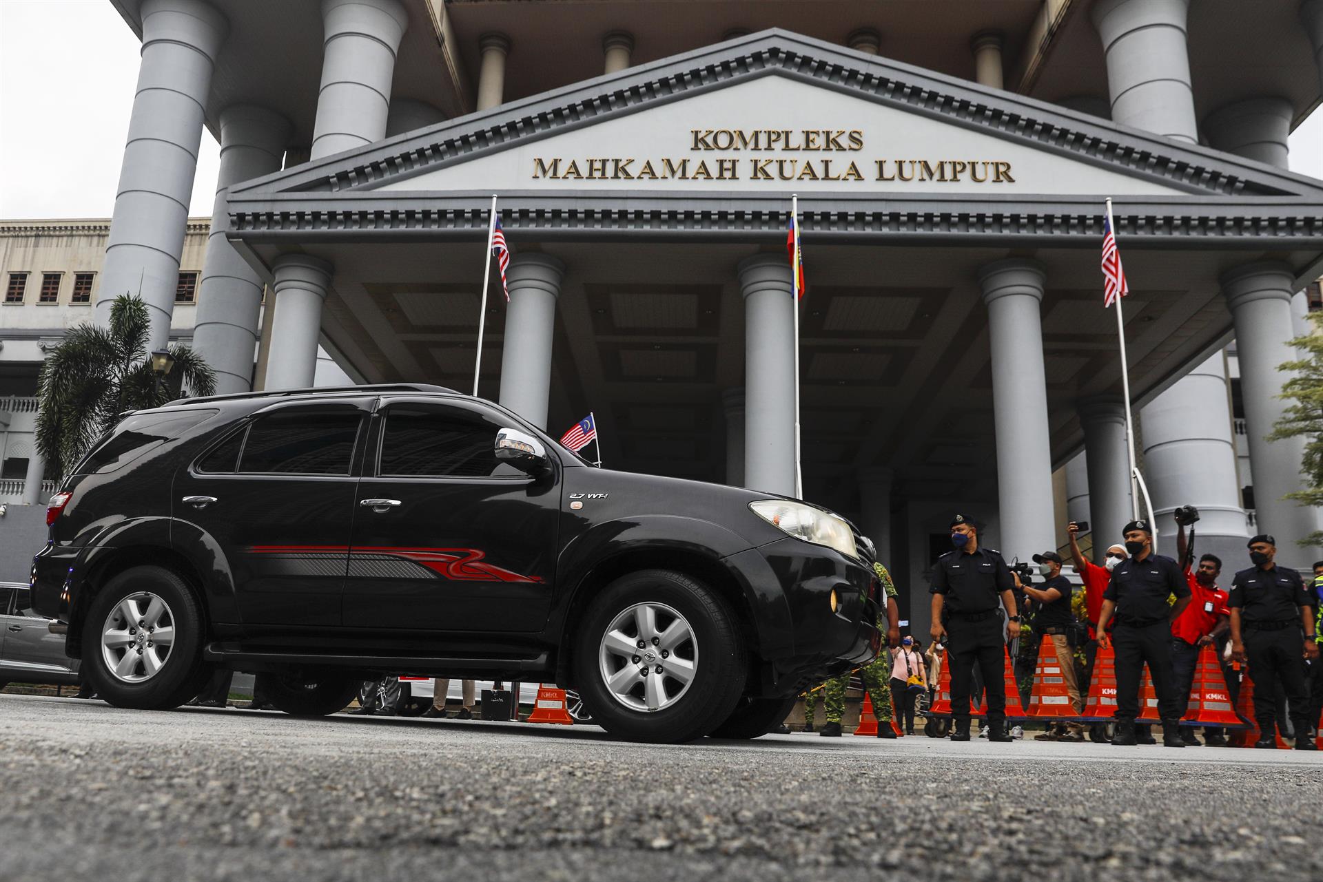 Najib continúa su calvario judicial con la esperanza de un indulto