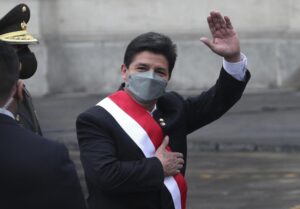 Perú: Juramentan 3 nuevos ministros en gabinete de Castillo