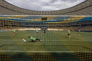 Arranca la temporada de fútbol ucraniano pese a la guerra