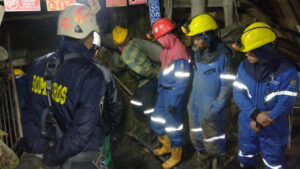Rescatan nueve mineros que estaban atrapados en una mina de carbón en Colombia