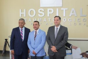 Hospital Ney Arias Lora recibe visita del ministro de Administración Pública