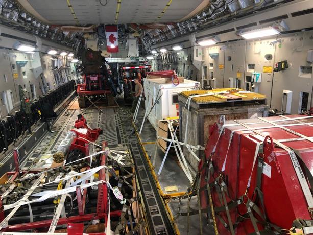 Avión militar canadiense llega con equipos a Cerro de Maimón para rescatar mineros atrapados