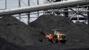 Entra en vigencia la prohibición del suministro de carbón ruso a la UE