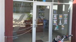 Cierran oficina del INPOSDOM en Samaná por falta de pago desde el año 2014 