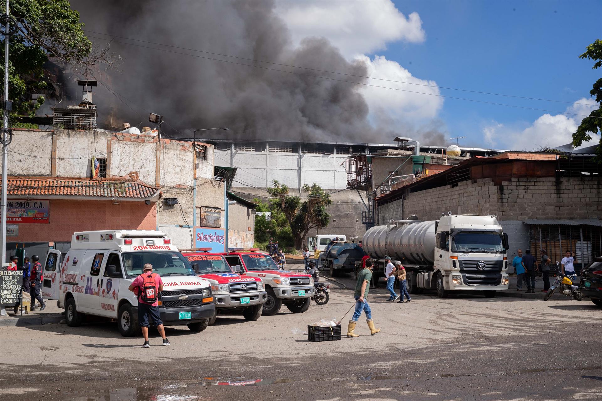 Controlan un incendio en un almacén del Ministerio de Salud en Venezuela