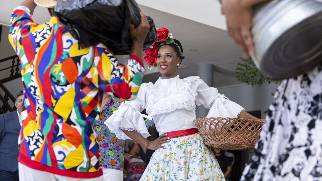 A ritmo de merengue celebran el Día Mundial del Folklore