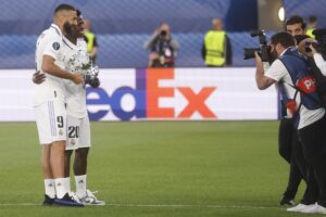 La UEFA homenajea a Benzema y Vinicius antes de la Supercopa