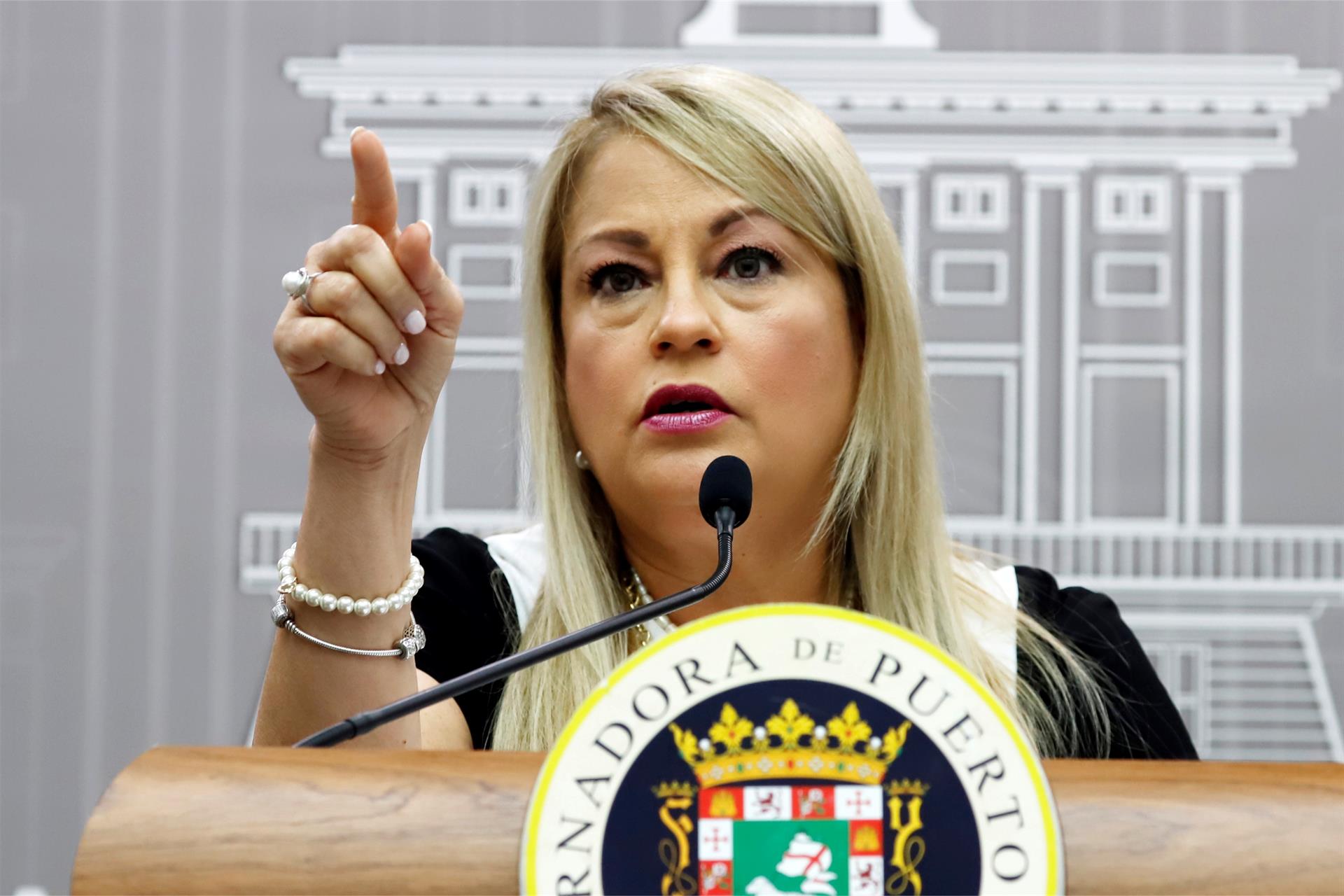 Arrestan por presunta corrupción a exgobernadora Wanda Vázquez