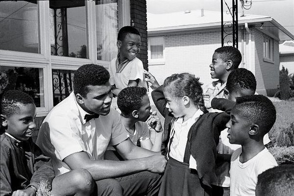 El boxeador estadounidense Muhammad Ali fue una figura social de enorme influencia e
