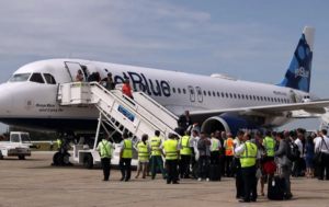 Retrasos de JetBlue no paran y siguen incomodando a sus pasajeros
