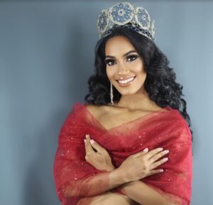Dominicana Ruthdelania De Jesús Soriano se corona “Reina Top Model Universal” en Ecuador