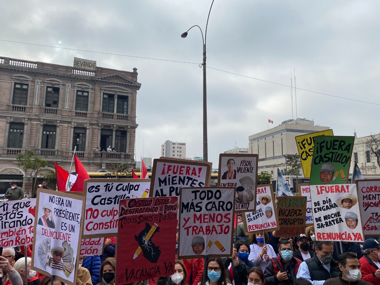 Peruanos apoyan Fiscal de la Nación y piden prisión contra el presidente Pedro Castillo