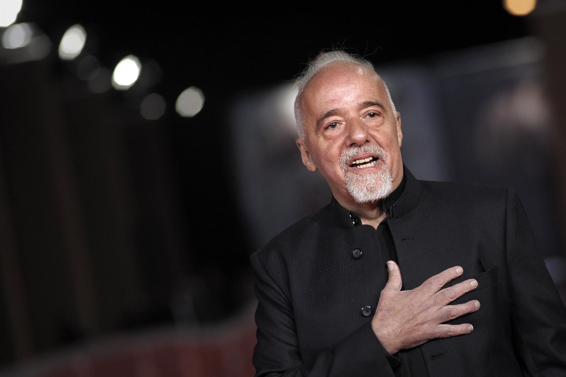 El escritor brasileño Paulo Coelho, autor de "El alquimista", cumple 75 años