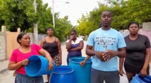 Residentes en Villa Central de Barahona denuncian escasez de agua potable por varios meses