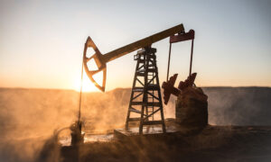 Petróleo de Texas baja un 4 % y cierra en 90,66 dólares el barril