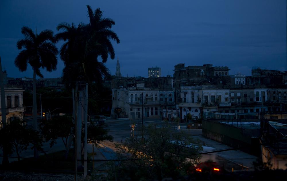 Cuba restablece parcialmente su energía tras paso del huracán Ian