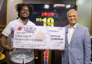 Haitiano recibe por segunda vez premio de la Loto