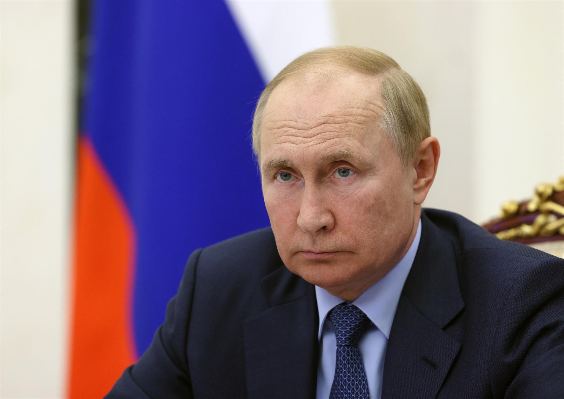 Cargos públicos rusos acusan a Putin de traición por la intervención en Ucrania