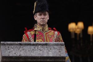 Nuevo himno y cañonazos acompañan la lectura de la proclamación de Carlos III