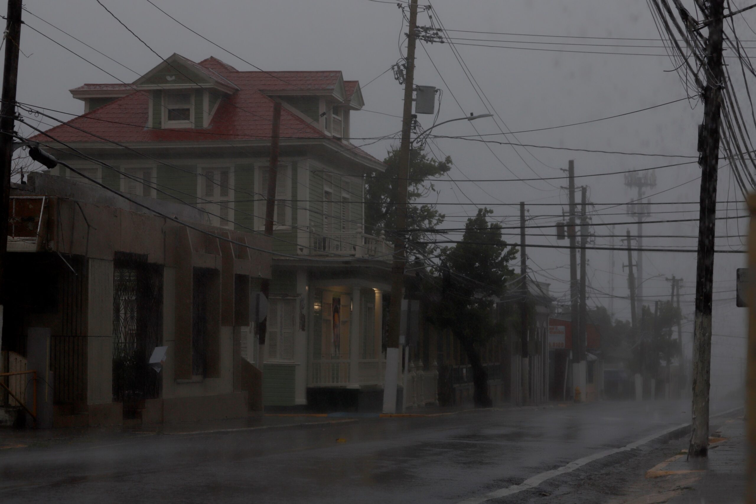 Más de 250.000 personas sin luz en Puerto Rico ante la llegada de la tormenta Fiona