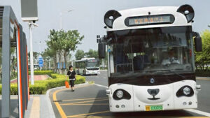 Al menos 27 muertos en China por accidente de autobús que iba a cuarentena