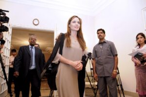 Angelina Jolie llega a Pakistán para concienciar al mundo de las inundaciones