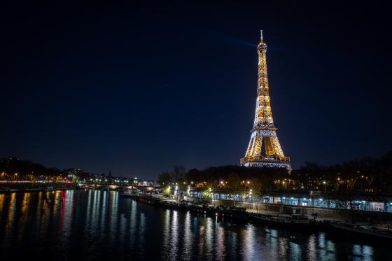 Reducen horario de encendido de la Torre Eiffel para dar ejemplo del ahorro energético