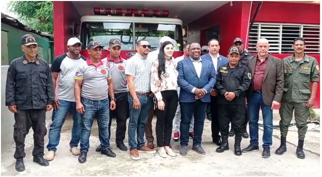 Consulado dominicano en Juana Méndez entrega comedor y ajuares a bomberos de Dajabón