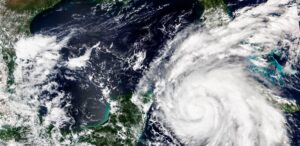 Ian azota Cuba; Florida se alista para ciclón de categoría 4