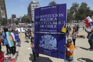 Chilenos rechazan ampliamente reforma a la Constitución