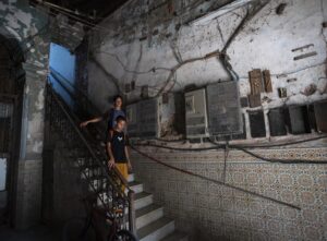 Empresas eléctricas de Cuba prevé déficit del 35% y otro día de apagones