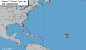 Huracán Ian pierde fuerza pero sigue causando daño rumbo al Atlántico