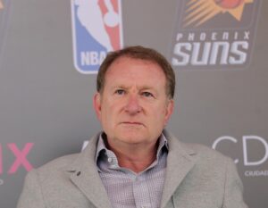 La NBA multa al dueño de los Suns por comportamiento abusivo