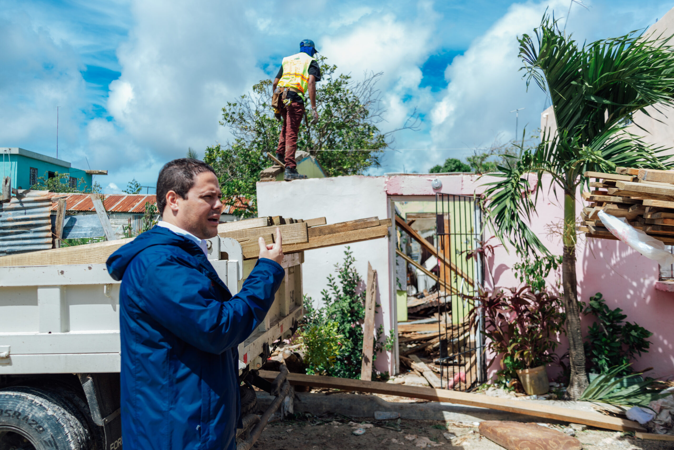 Ministerio de la Vivienda inicia plan de reconstrucción tras paso de huracán Fiona