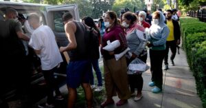 Nueva York abrirá centros de ayuda humanitaria para atender a migrantes