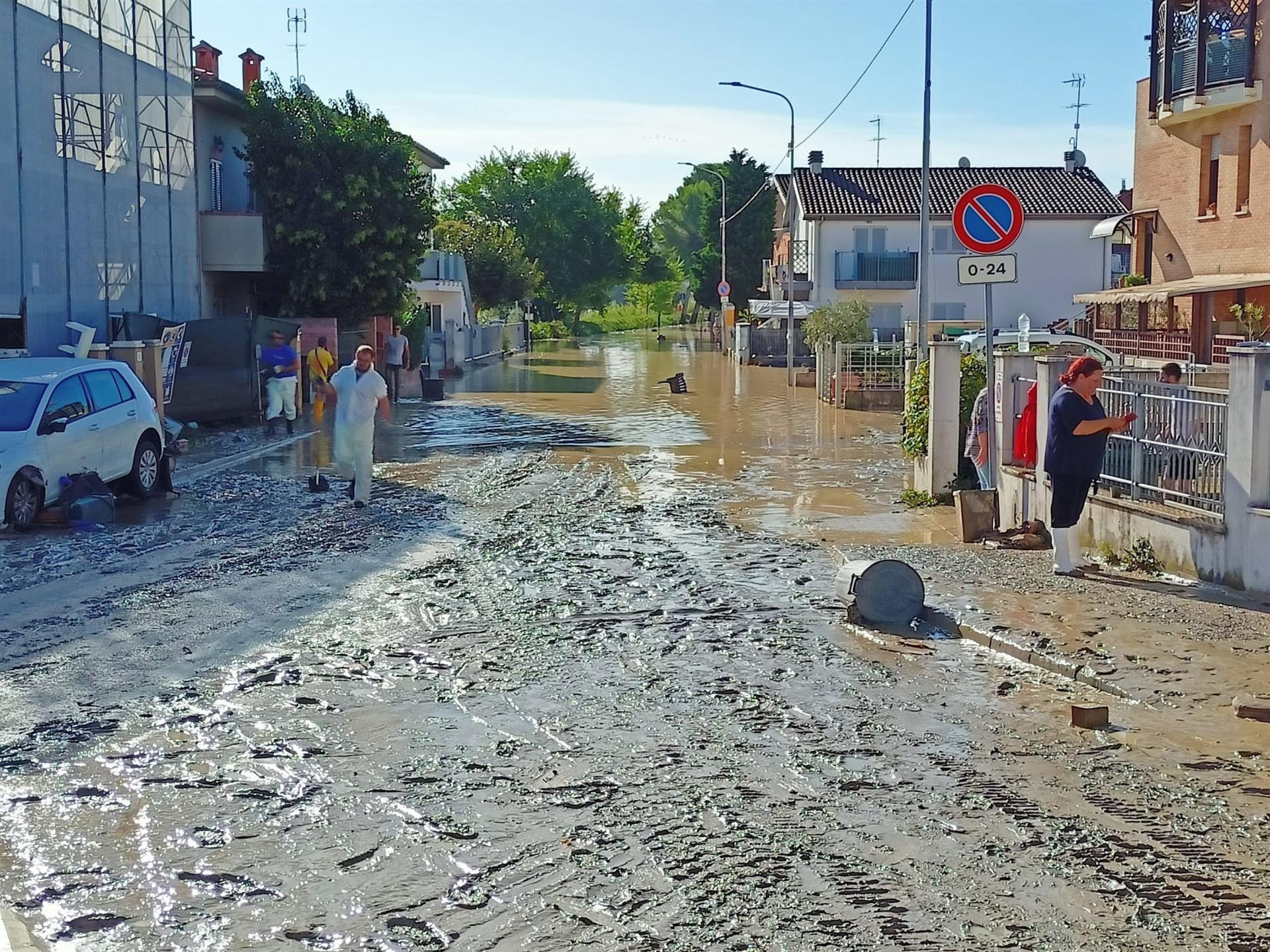 Tromba de agua arrasa en el centro de Italia dejando 10 muertos