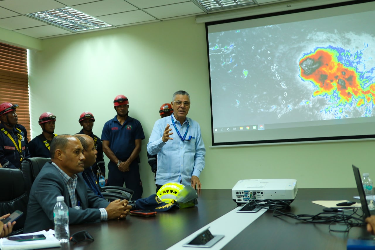 Ayuntamiento Santo Domingo Este activa Mesa de Prevención y Riesgo por paso tormenta Fiona
